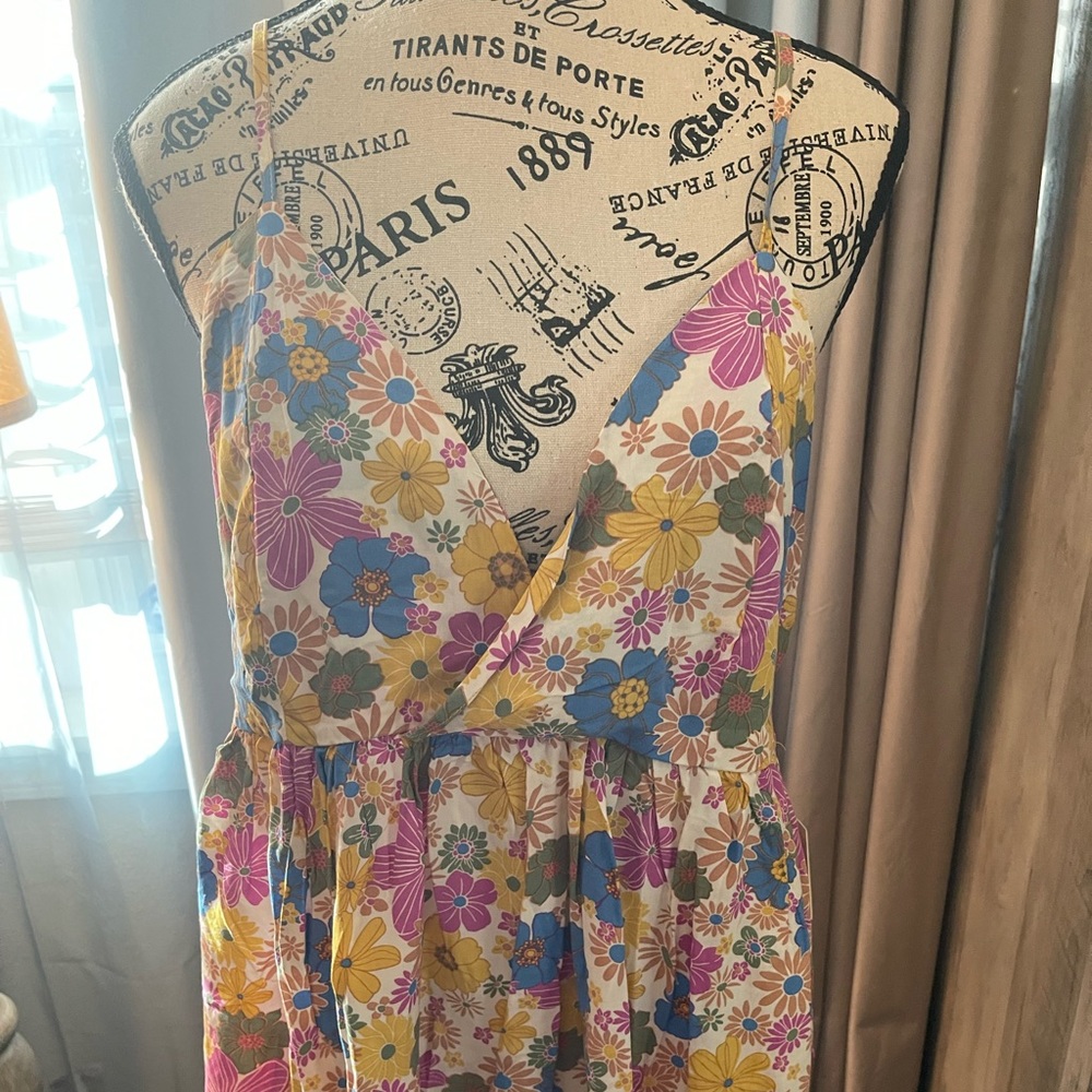 2 for $20 
NWT Juniors Plus Floral Crop Top With High Low Back Size